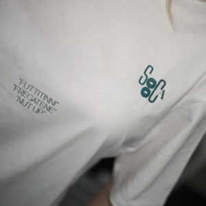 T-shirt (modello oversize) "FUTTITINNI"