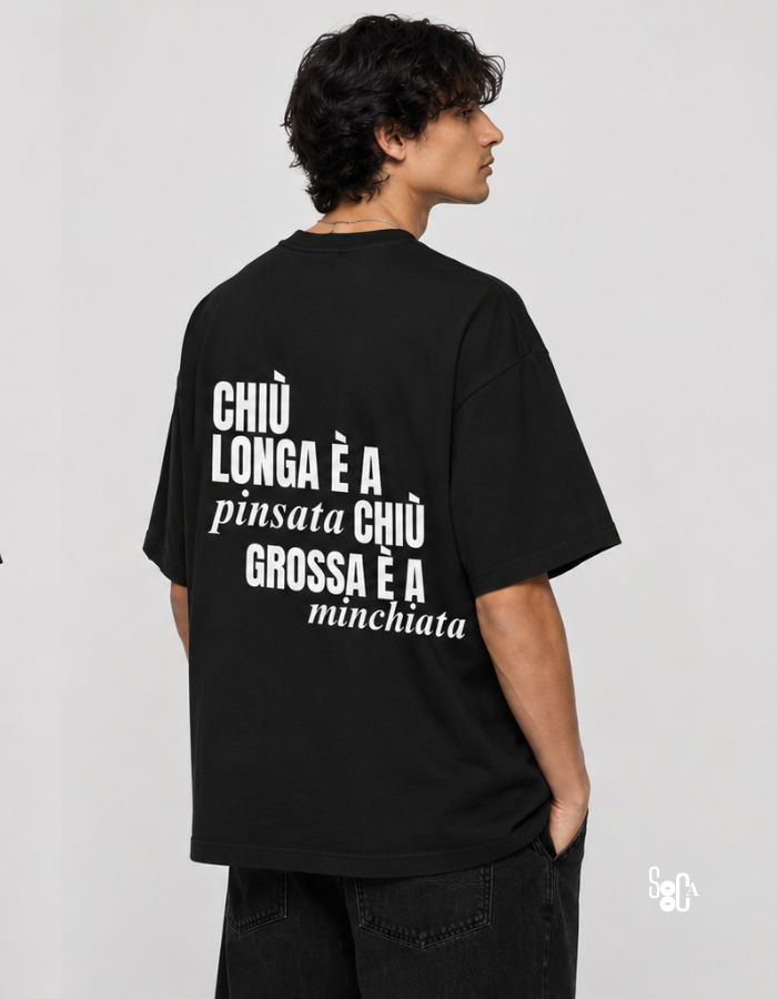 T-shirt oversize - chiù longa è a pinsata chiù grossa è a minchiata - immagine 3